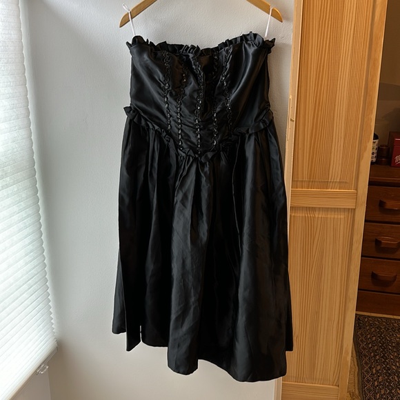 Vintage Flirtations by Alfred Angelo strapless dress - Picture 2 of 6